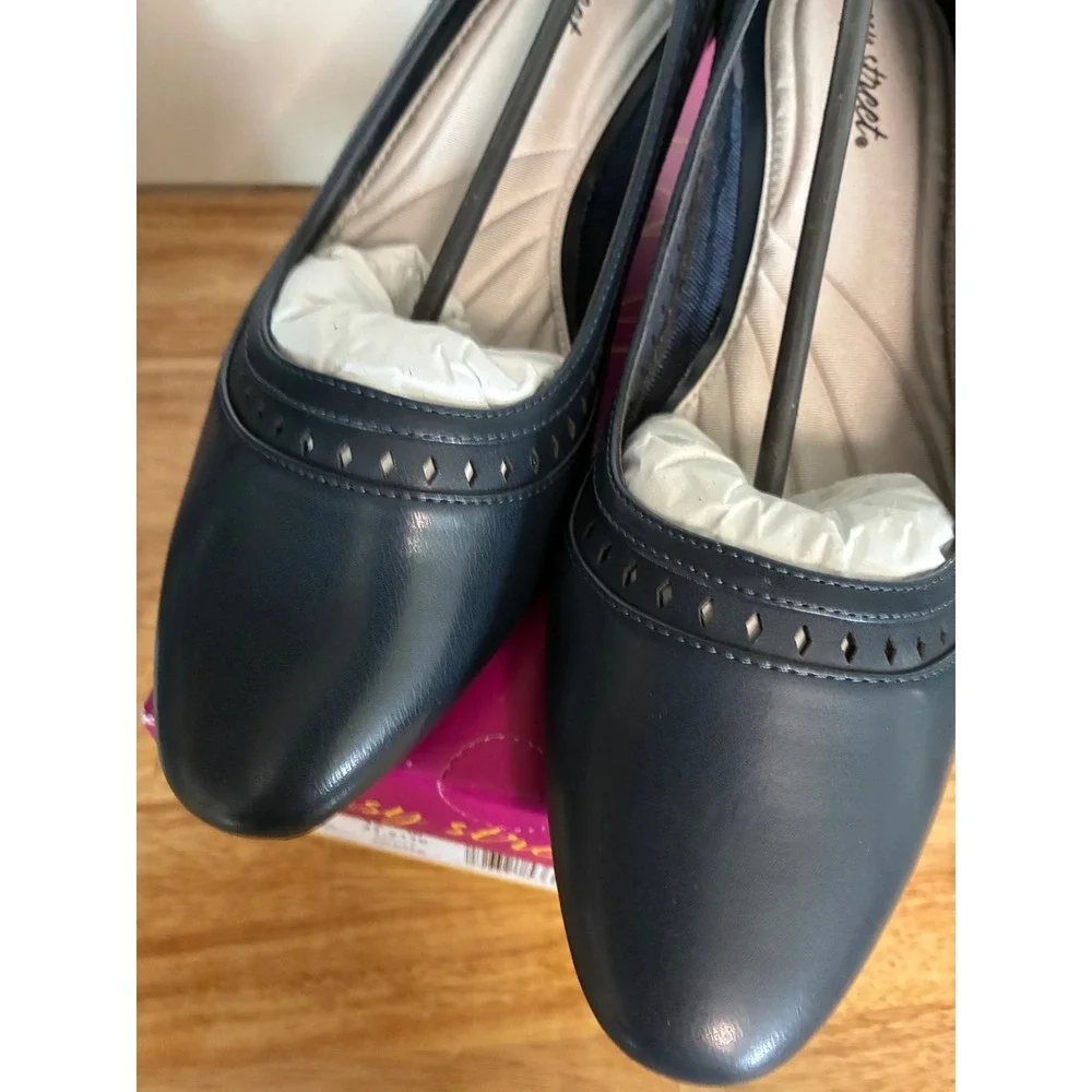 Easy Street Giana Navy Blue Low Block Heel Pumps Womens 12 M Laser Cut 31-2110